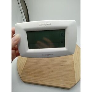 Honeywell TH7220U1035 7 Day Touchscreen Programable Illuminated Thermostat Paint